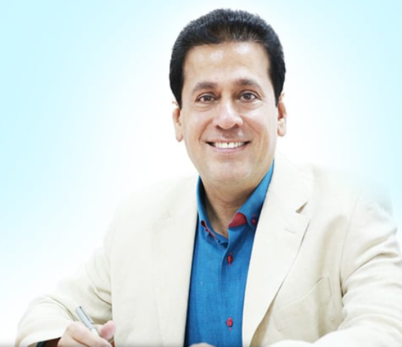 Dr. Mohan Manghnani 