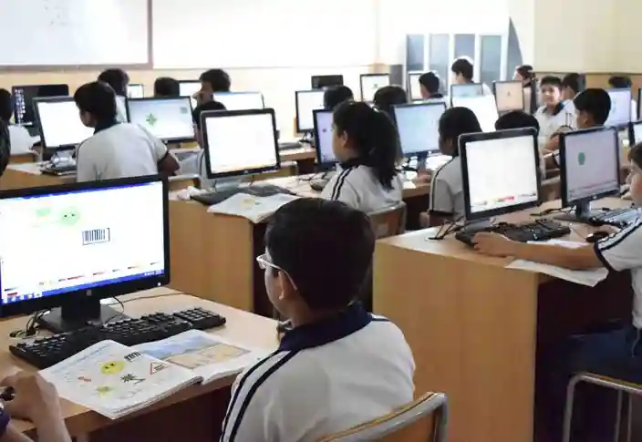 Jayshree Periwal High School computer laboratory Jaipur