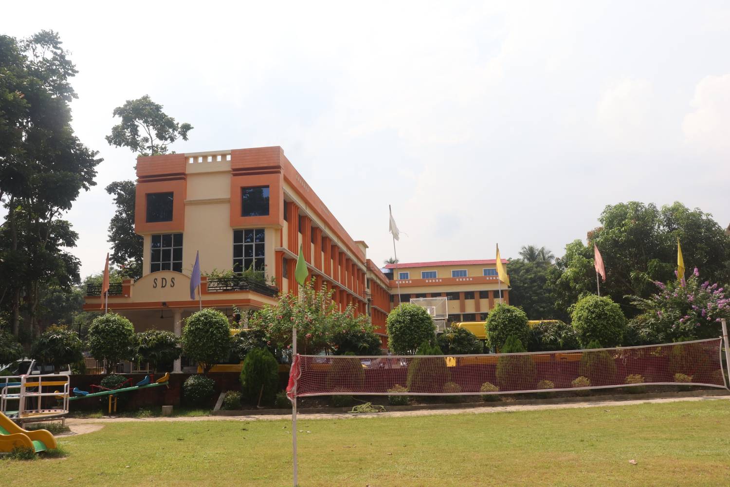 Stratford Day School school campus photo