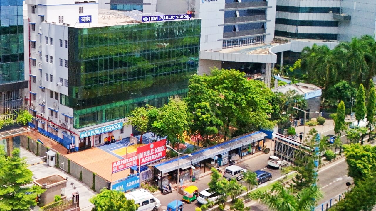 IEM Public School school campus photo