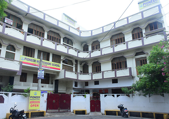 Pioneer Montessori School school campus photo