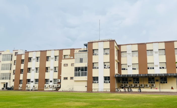 The Hamilton Academy school campus photo