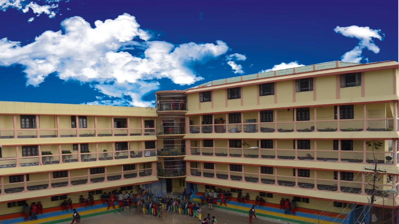 Sunshine High School school campus photo