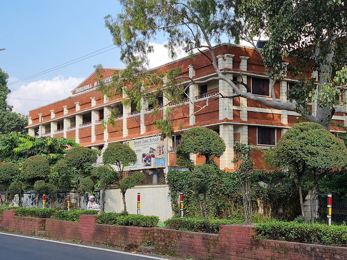 Seven Oaks School school campus photo