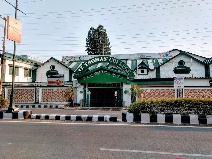 St. Thomas College school campus photo