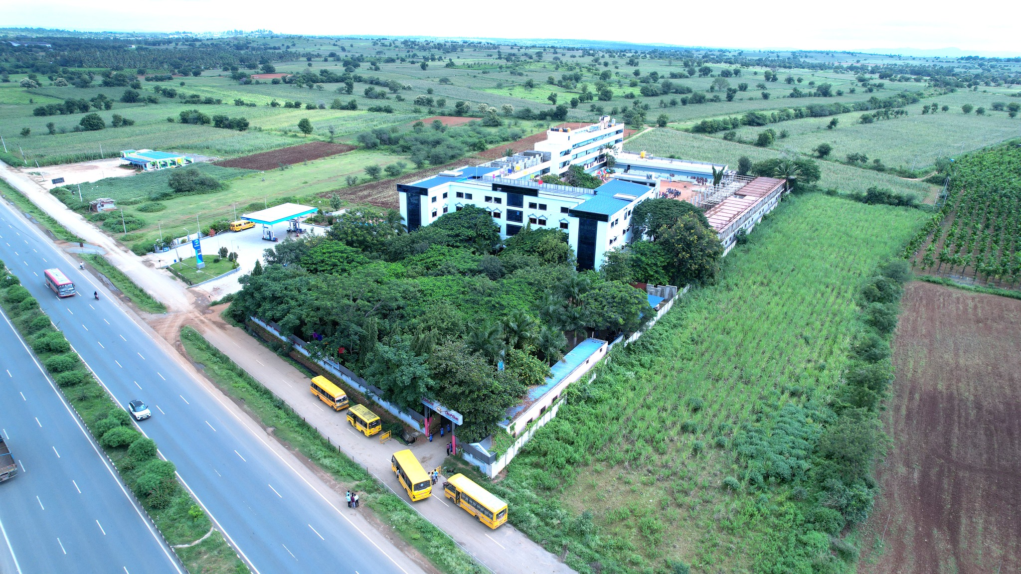 Rainbow Residential Public School school campus photo
