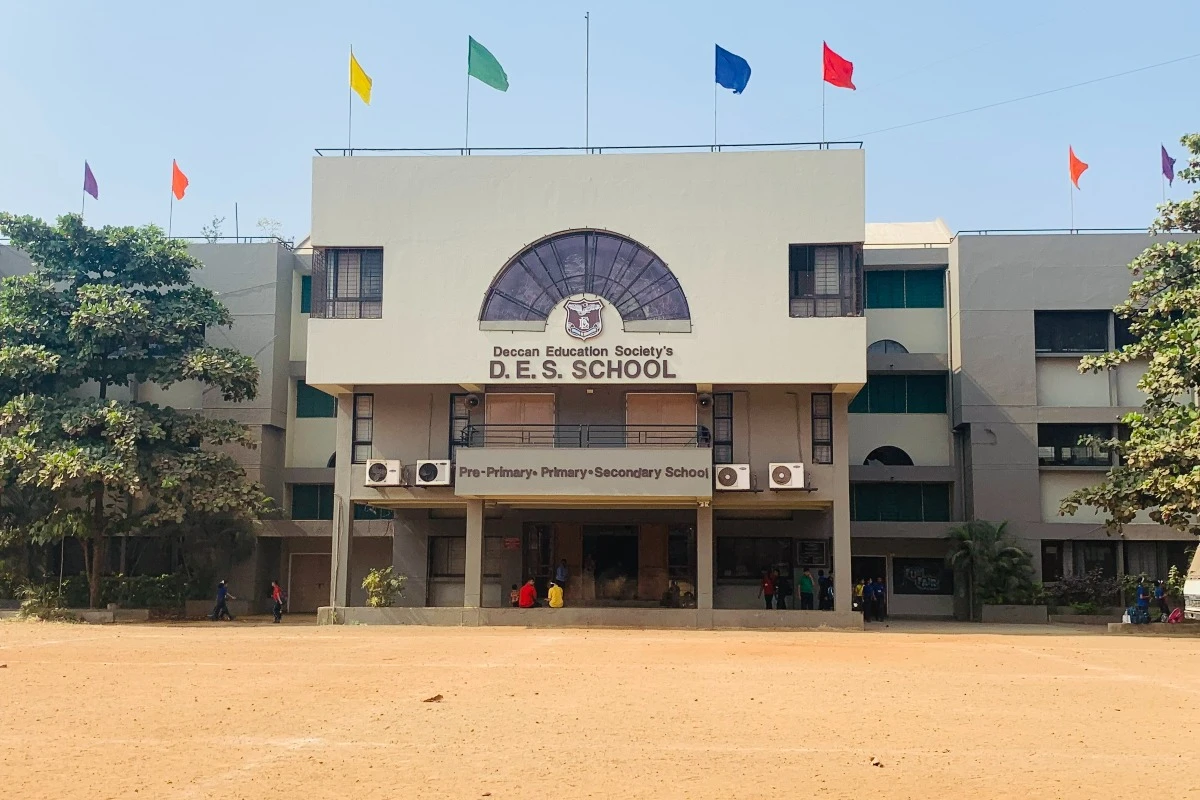Deccan Education Society's New English School