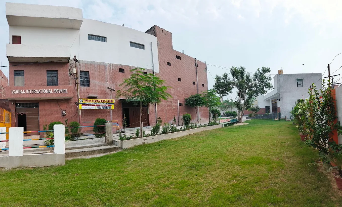 Vardan International School
