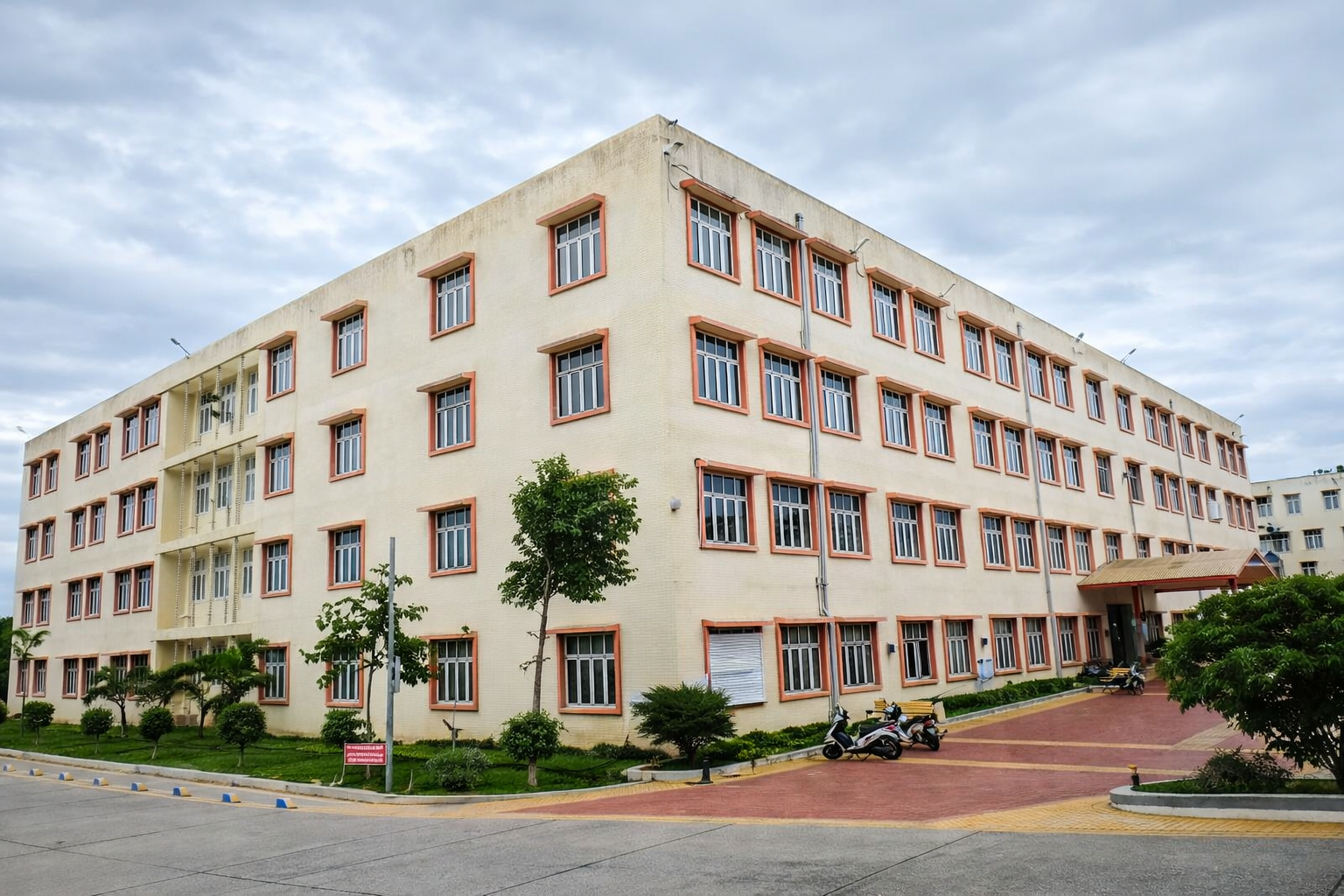 Jaihind International School And Junior College