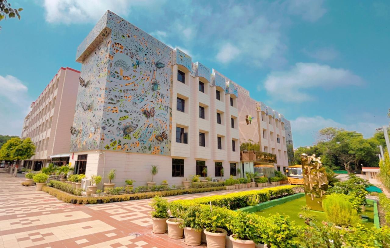 R.D. Rajpal School school campus photo