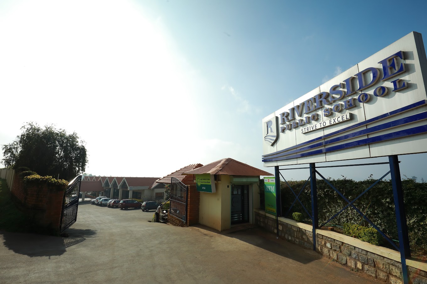 Riverside Public School school campus photo