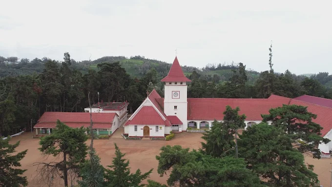 The Laidlaw Memorial School And Junior College school campus photo