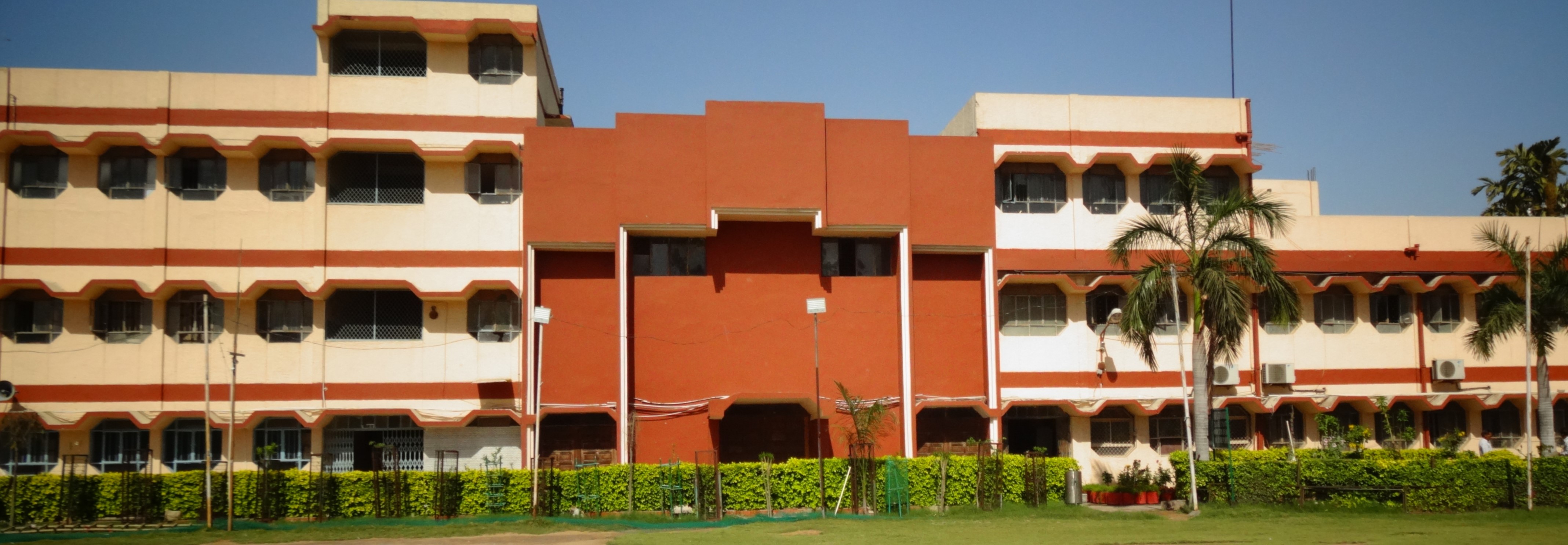SM Arya Public School school campus photo