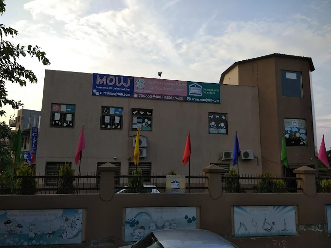 MOUJ International School school campus photo