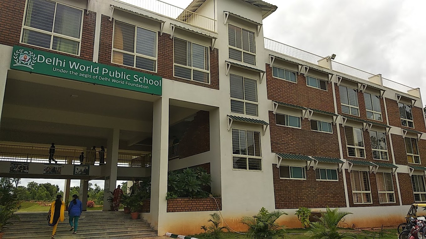Delhi World Public School school campus photo