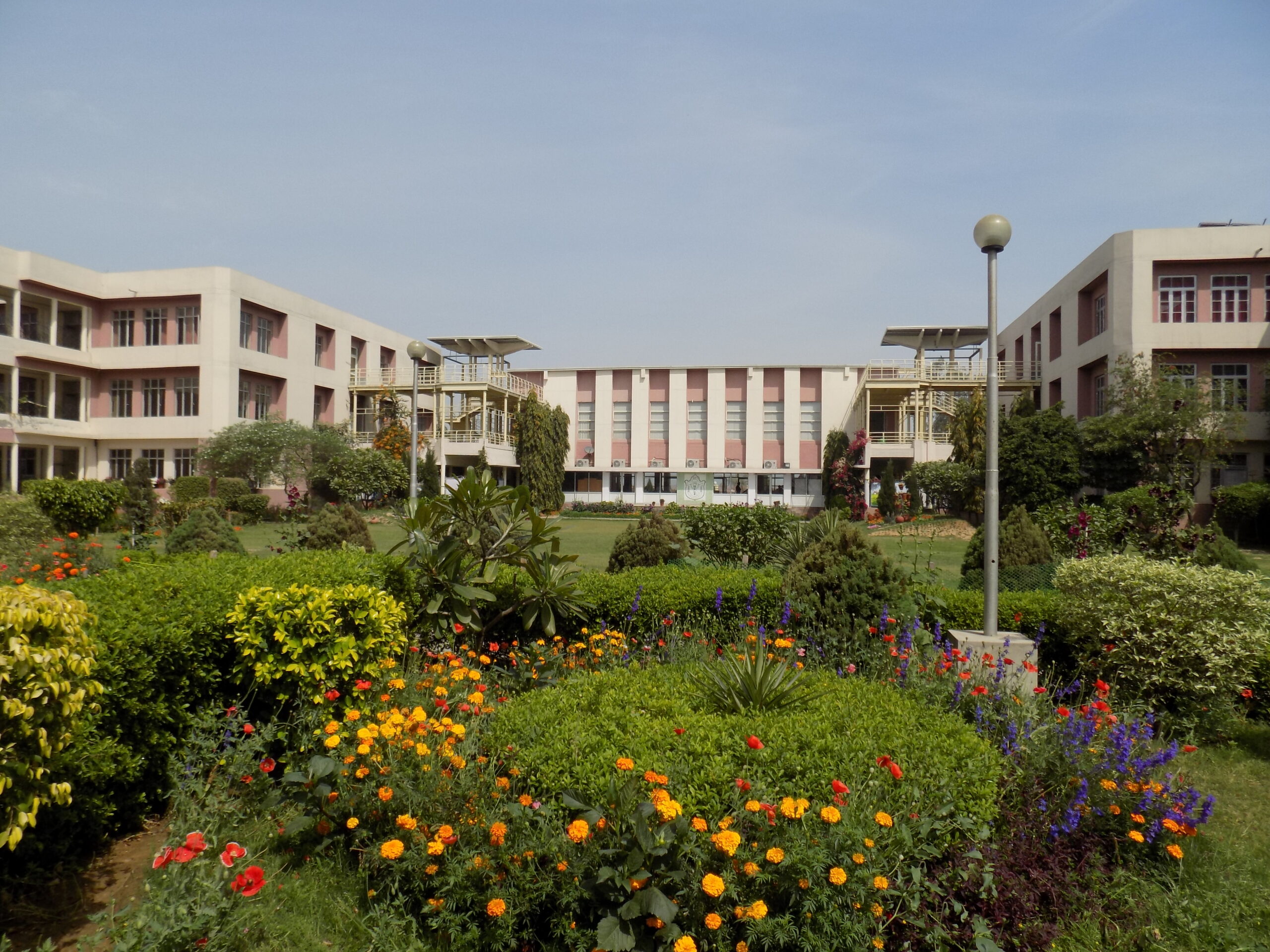 Delhi Public School school campus photo