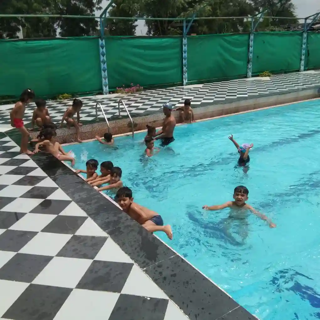 Om Landmark School 6