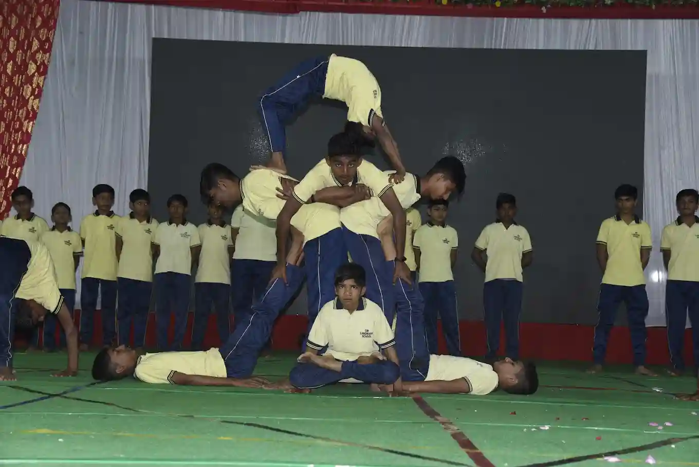 Om Landmark School 7