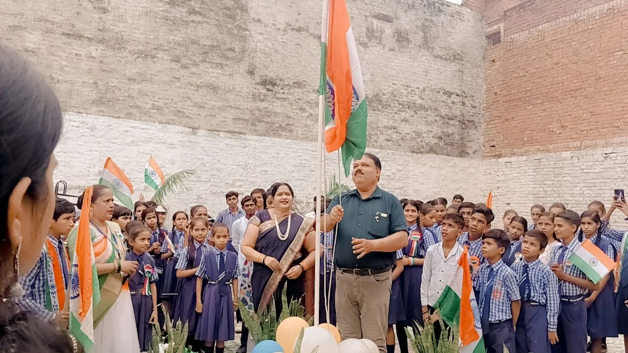 Lucknow Academy High School 8