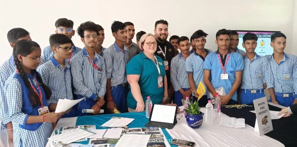 Lucknow Model Public School 11
