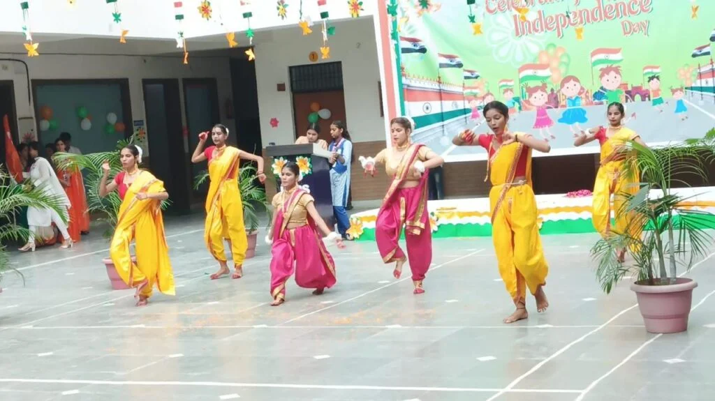 Lucknow Model Public School 15