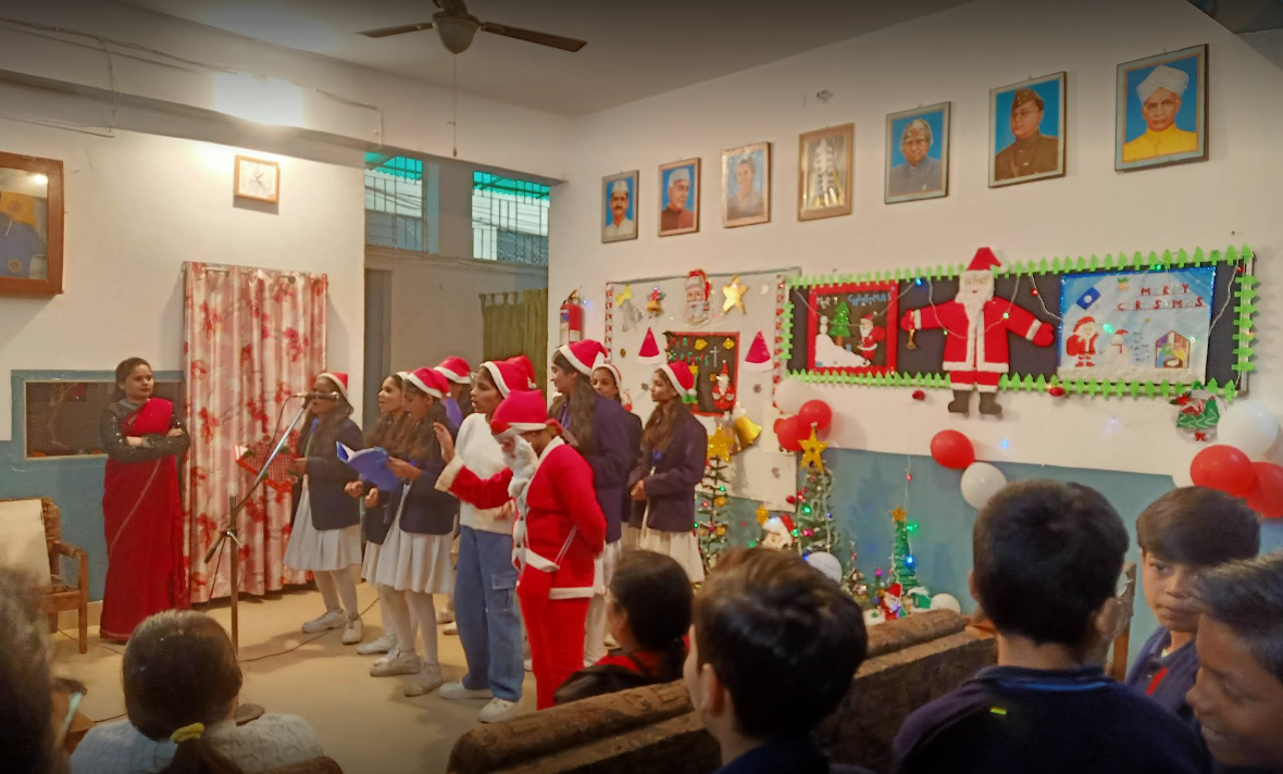 Mahatma Gandhi Montessori Inter College
 5
