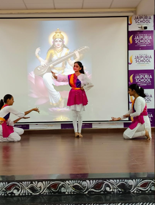 Seth M. R. Jaipuria School 19