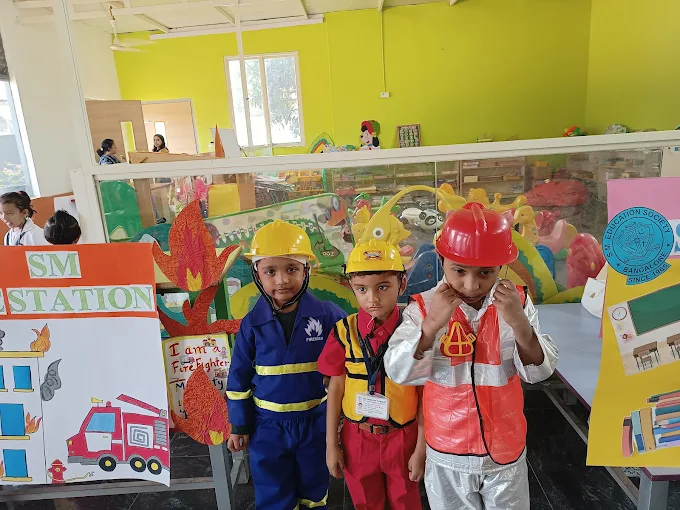 S.M. English School 4