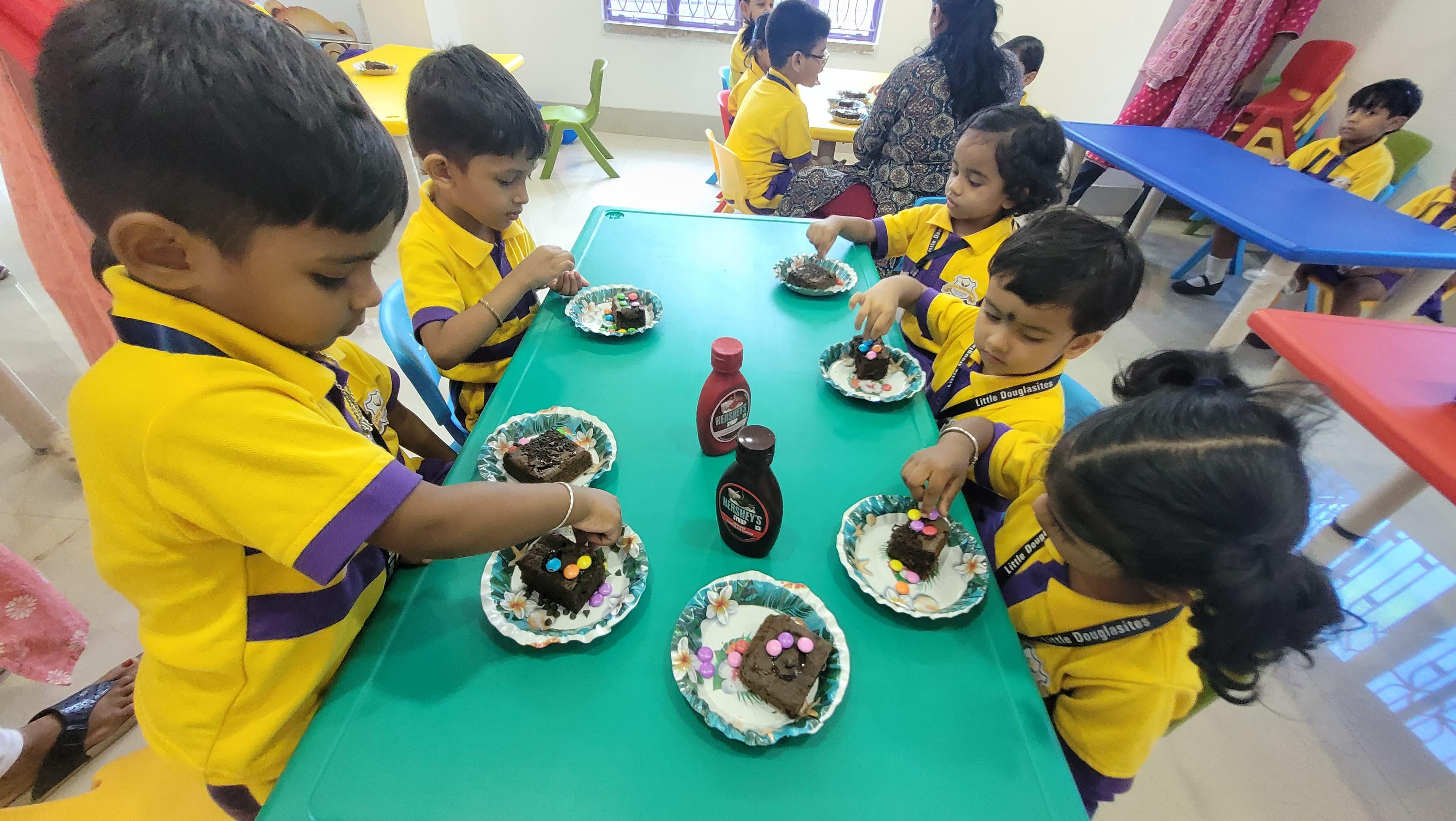 Little Douglasites Play School campus 6