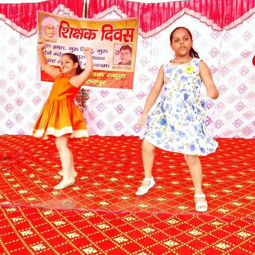 Modern Arya Public School 19