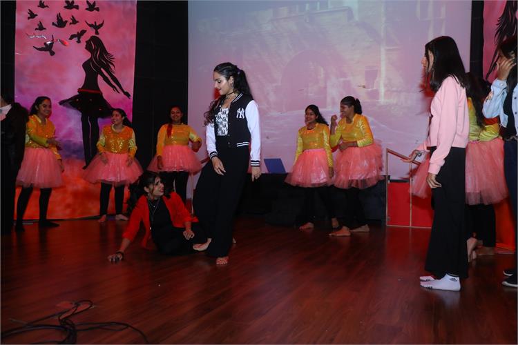 Sri Venkateshwar International School 11