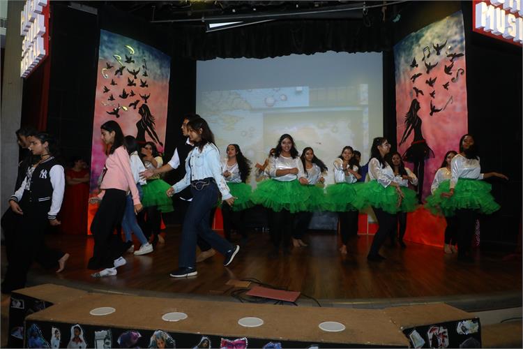 Sri Venkateshwar International School 16