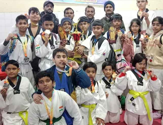 New Arya Public School 15