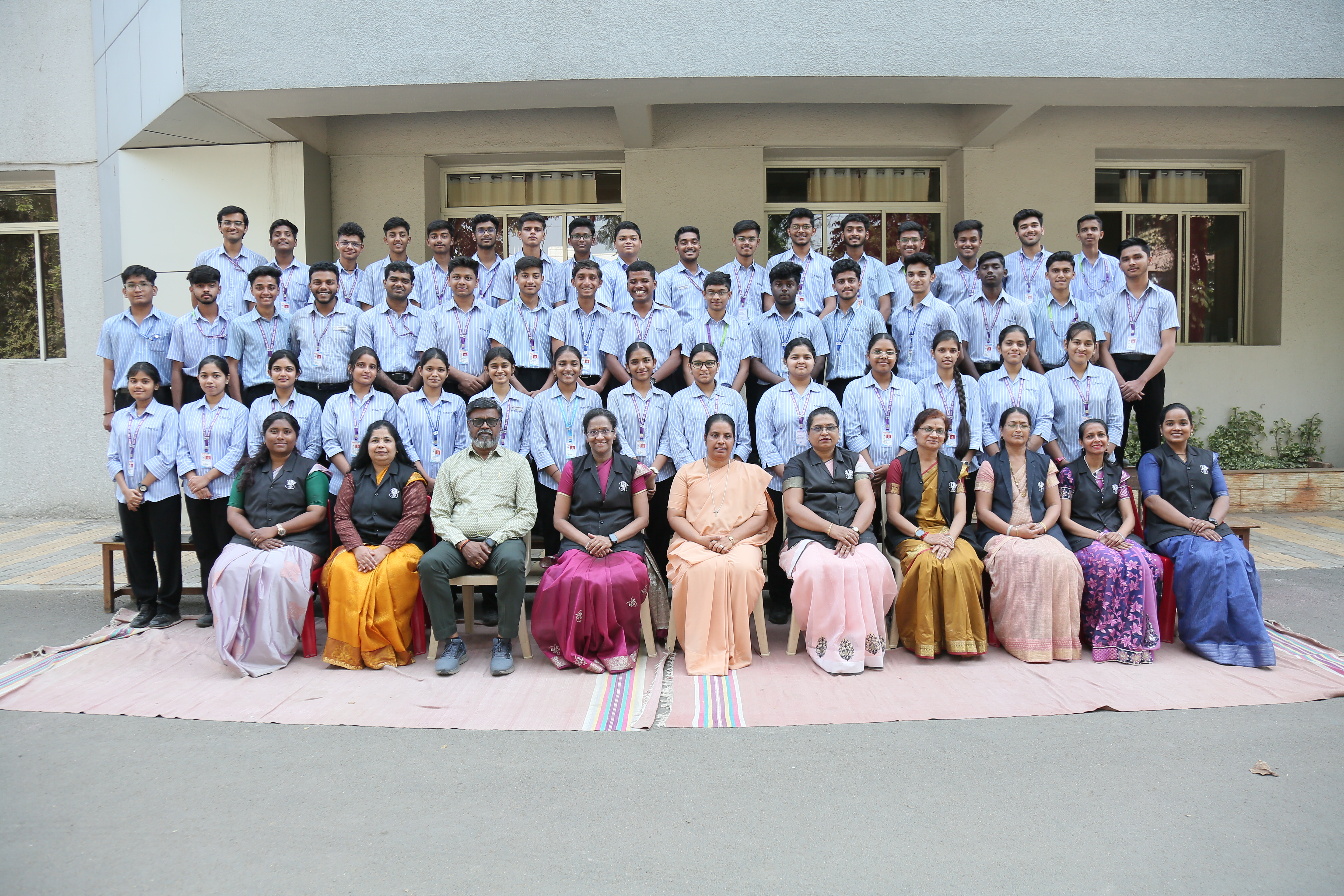 Kamalnayan Bajaj School 9