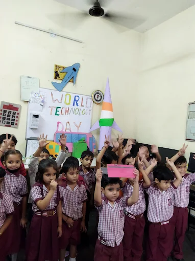 Dreamland Public School 14