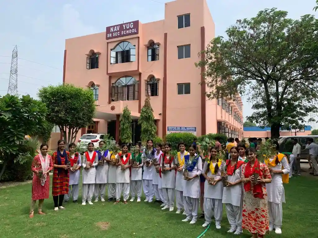 Navyug Senior Secondary School 4