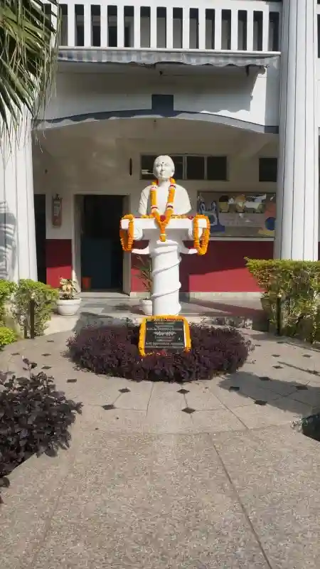 Beverly Hills Shalini School 6