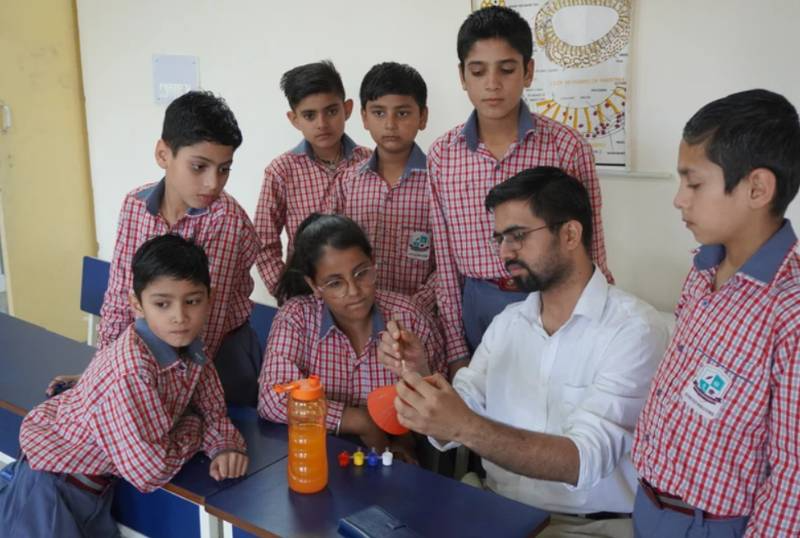 Alpenstock World School 7