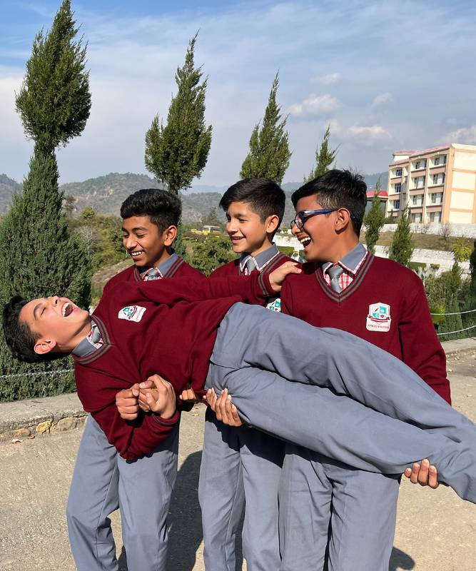 Alpenstock World School 28
