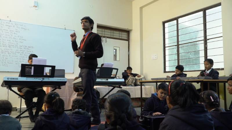 B L International Smart School 7