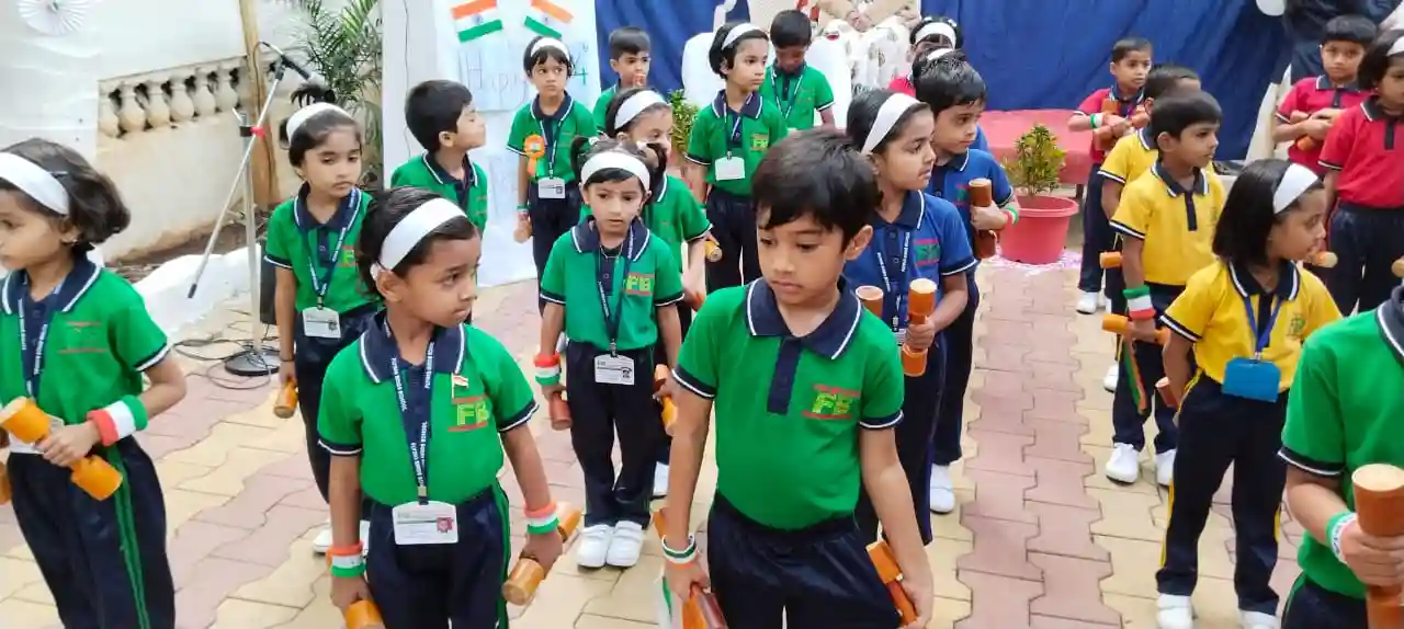 Flying Birds School 15