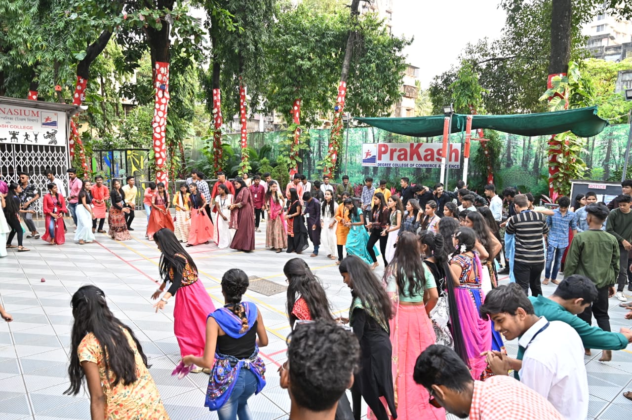 Prakash College Of Commerce And Science campus 6