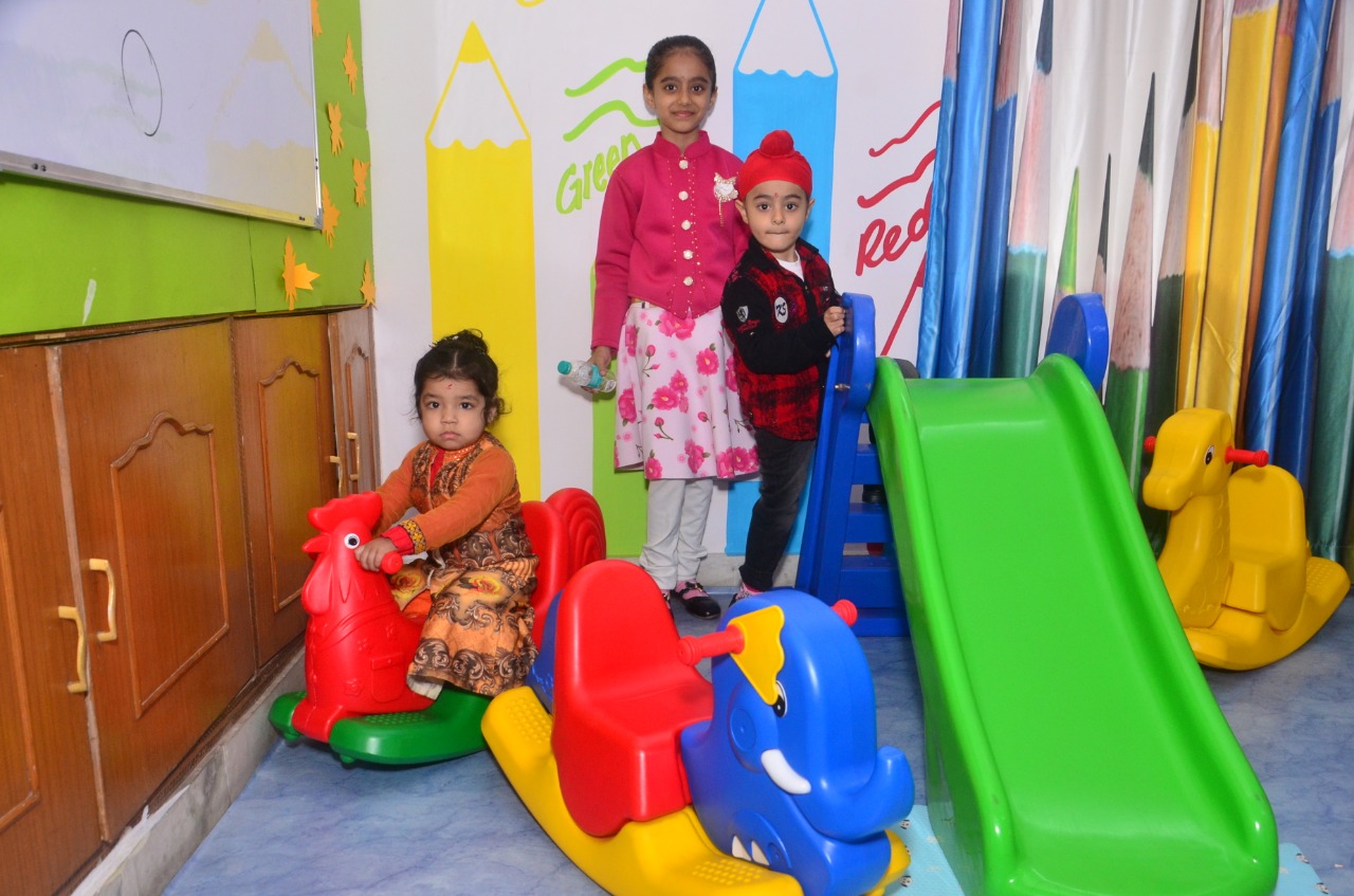 Cambridge Montessori Junior 8