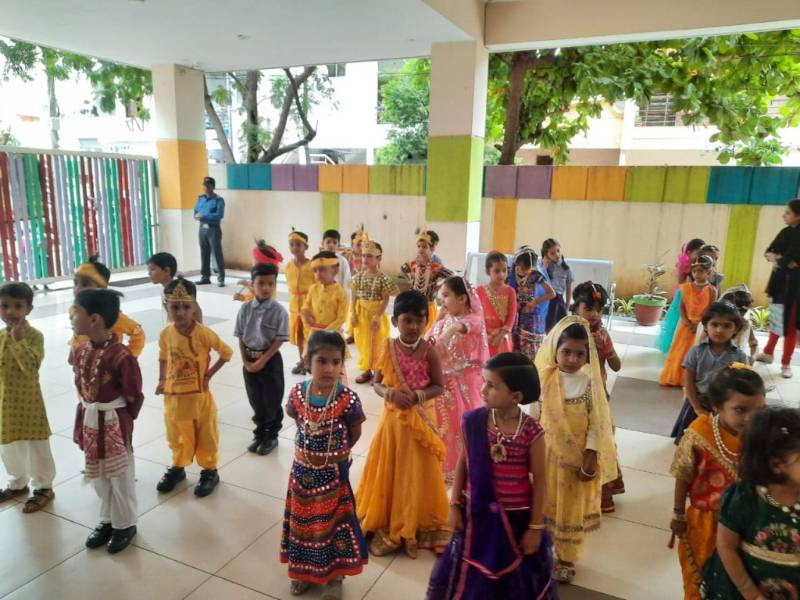 Universal Champs School campus 6