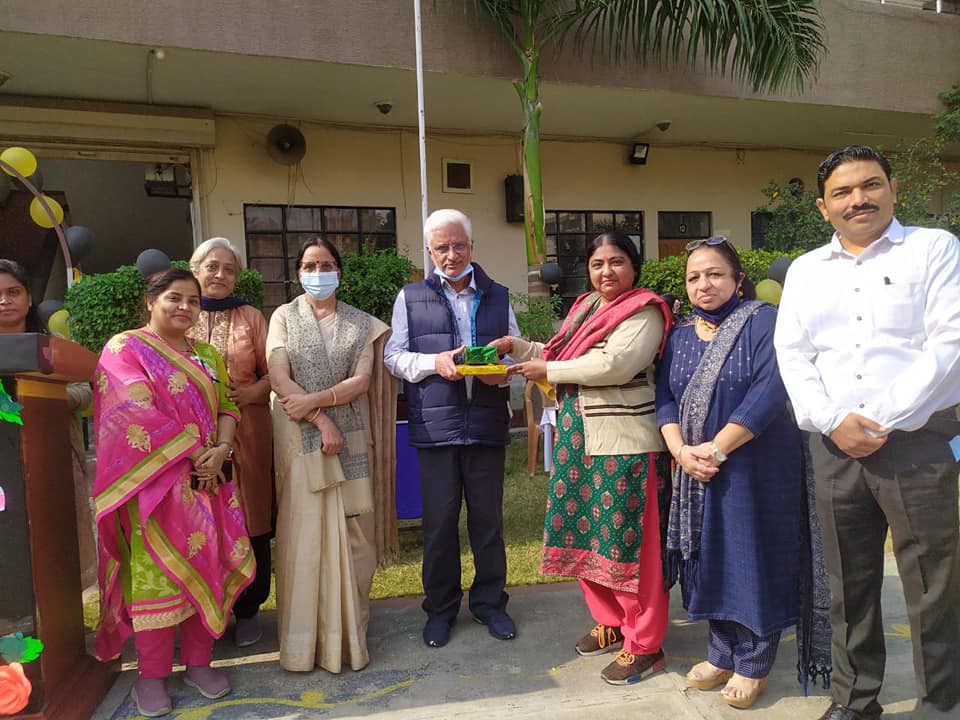Shri Sanatan Dharam Saraswati Bal Mandir Sr Sec School 4